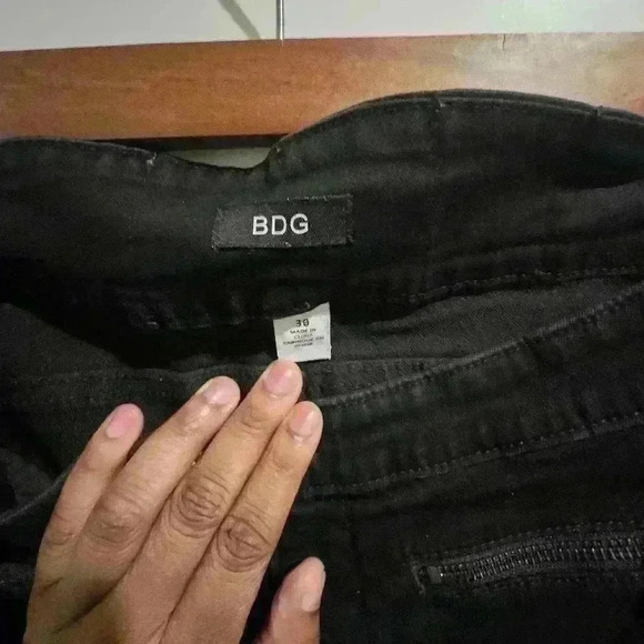 P7047 bdg  black zipper pocket  straight leg jeans  size 30 - Picture 4 of 8